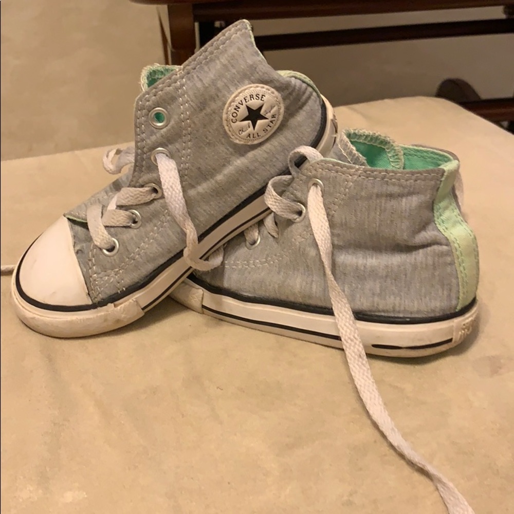 Girl’s size 8 Converse All Stars in Gray